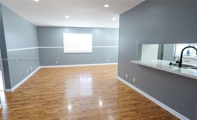 Building Photo - 465 SW 86th Ave