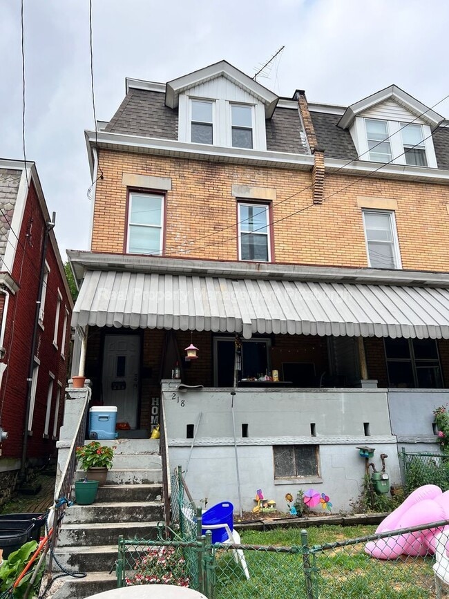 Building Photo - 218 Kearsarge St