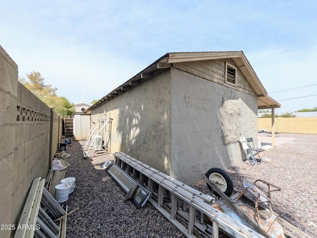 Building Photo - 2443 E Earll Dr
