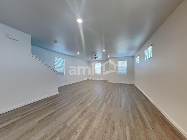 Building Photo - 26151 E Calhoun Pl