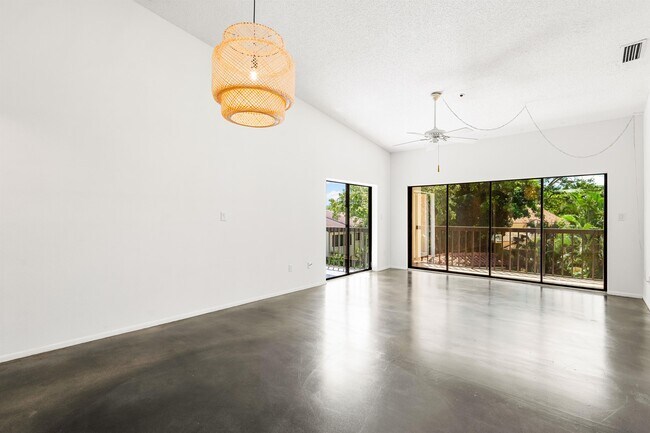 Building Photo - 800 Hudson Ave