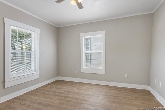 Building Photo - 2209 N Flores St