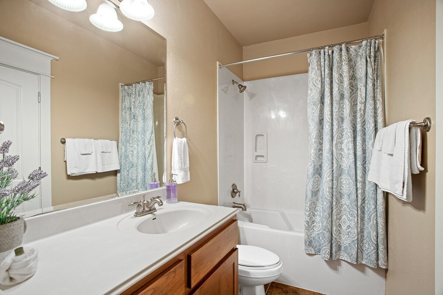 Building Photo - 18016 Edgewood Way