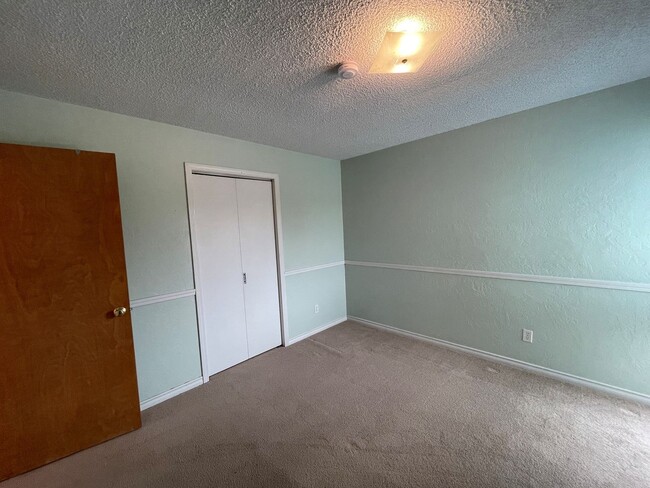 Building Photo - Charming 3 Bedroom, 2 Bath Home with Attac...