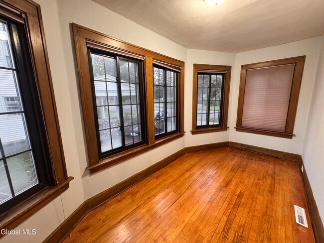 Building Photo - 405 Manning Blvd