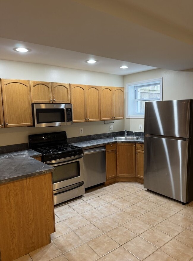 Building Photo - Centrally Located 1BR/1BA English Basement in Capitol Hill Basic Utilities Included