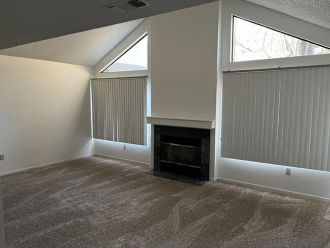 Building Photo - 22 Sierra Lakeside Ln