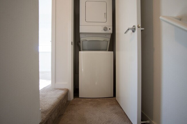 Building Photo - Stylish 2-Bedroom Townhouse in St John's R...