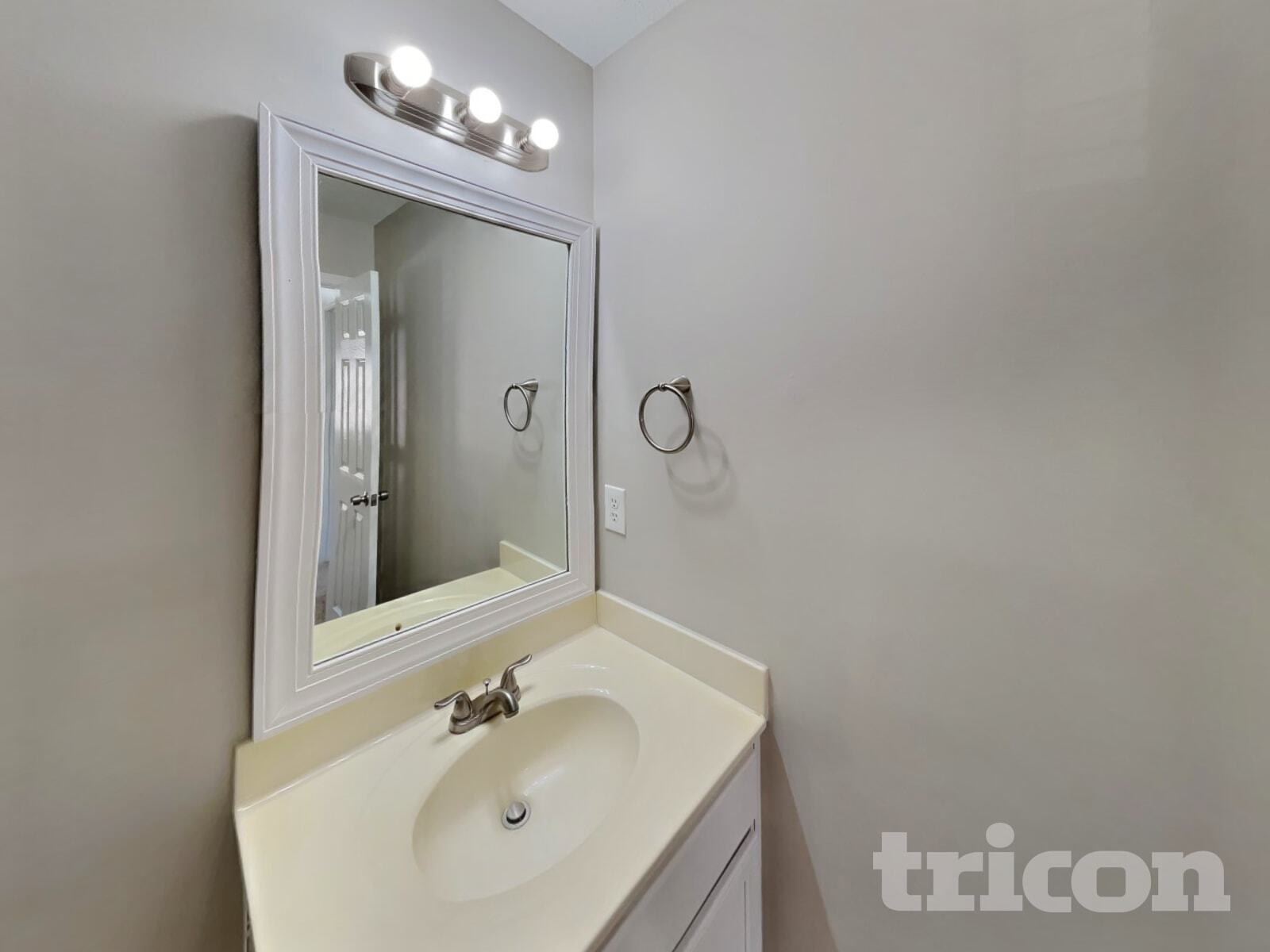 Building Photo - 933 Mailwood Dr