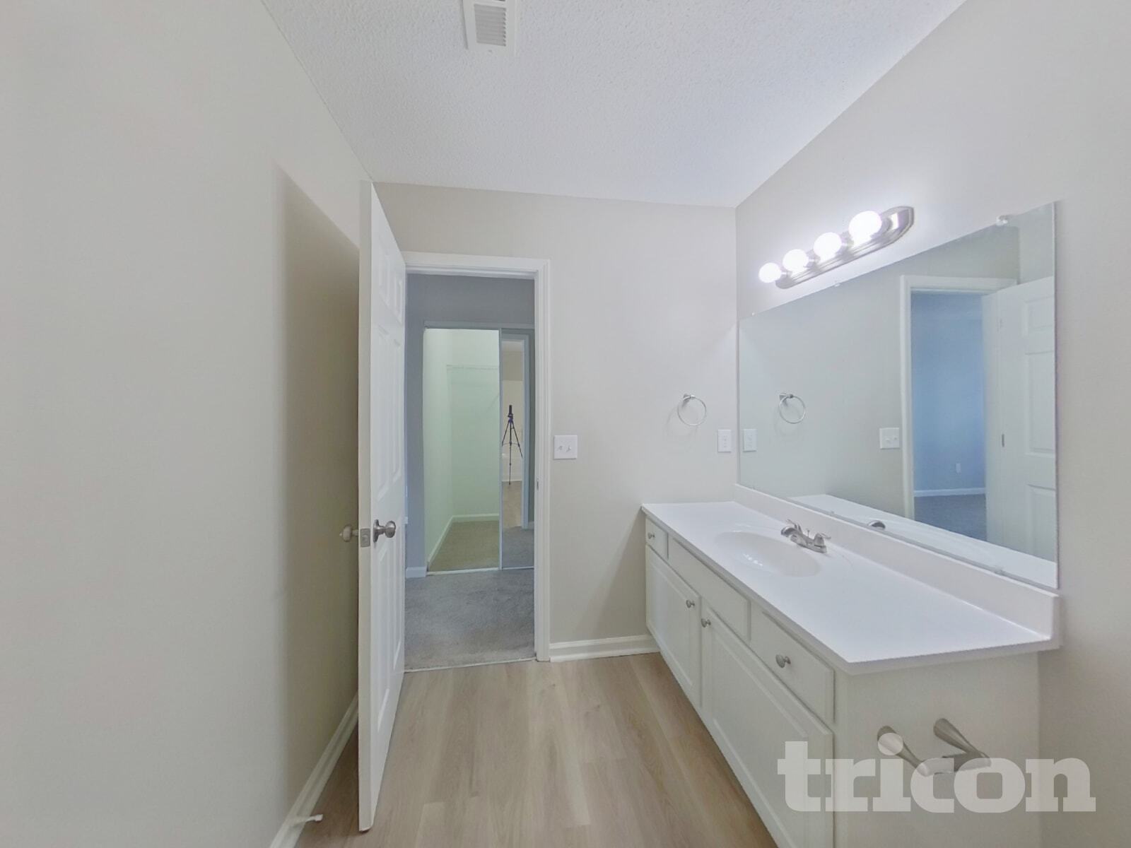 Building Photo - 1952 Lake Carolina Dr