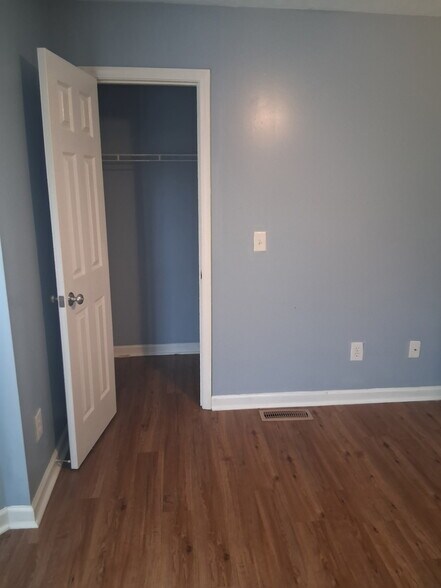 Building Photo - 606 Independence Ct