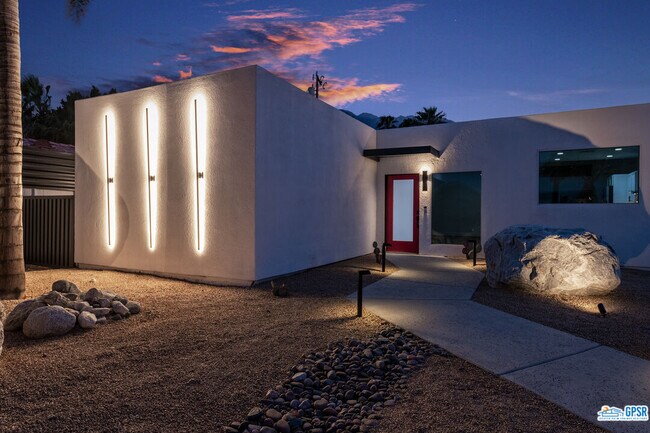 Building Photo - 2719 N Junipero Ave