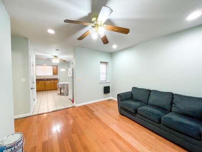 Living room - 1522 Mifflin St