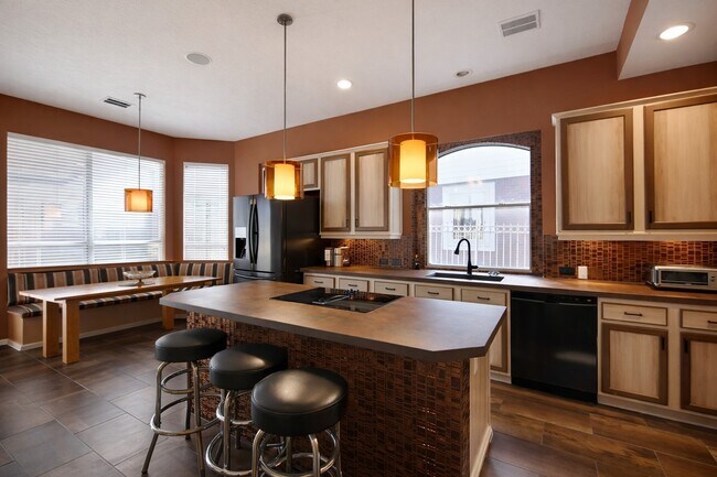 Building Photo - 3803 Shadow Royal Dr