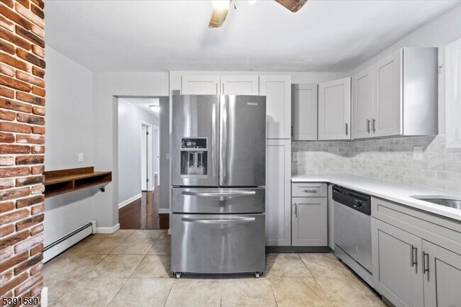 Primary Photo - 1034 Burnet Ave