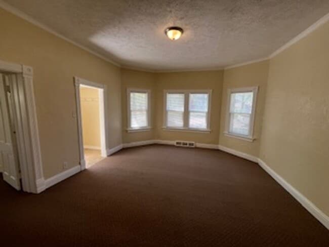 Building Photo - 1 Bedroom apartment