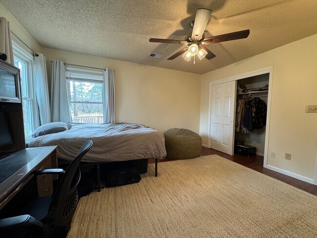 Building Photo - Well Maintained Single-Family Home in FC School District
