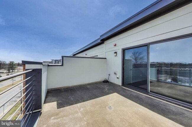 Building Photo - 16580 Crabbs Branch Way