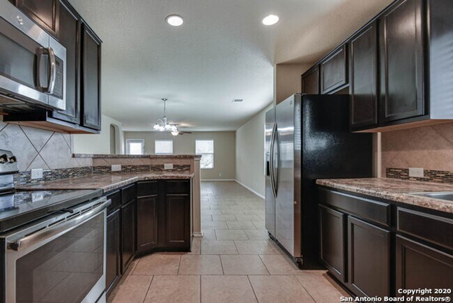 Building Photo - BEAUTIFUL 3-BEDROOM HOME IN MOUNTAIN LAUREL RANCH