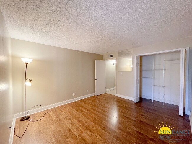 Building Photo - Nice 2 Bedroom at Pier One with Washer/Dry...