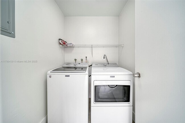 Building Photo - 9068 SW 129th Ln