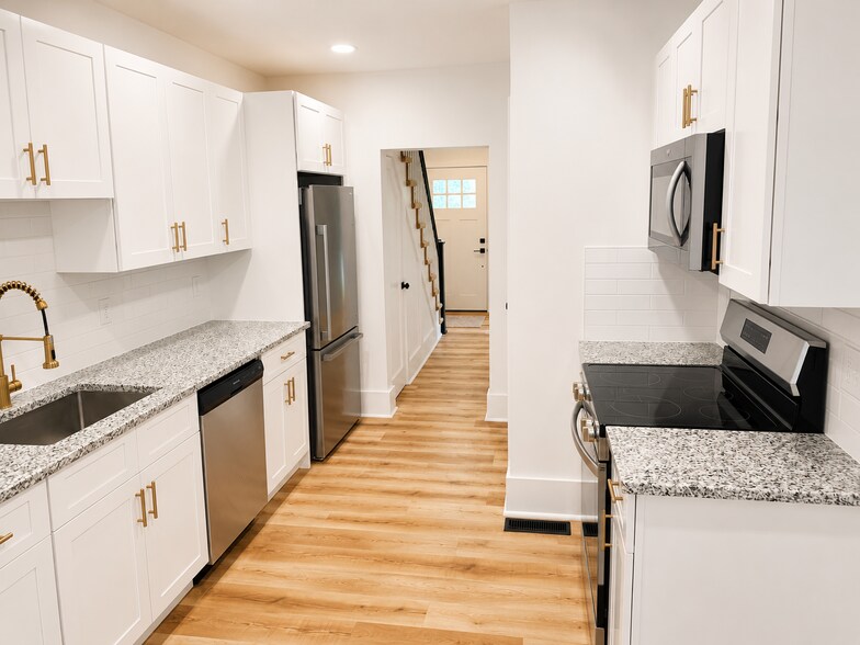 Kitchen - 17 Cherry St
