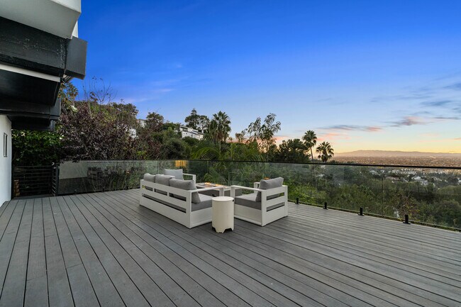 Building Photo - 3541 Multiview Dr