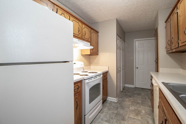 Building Photo - 131 Lillian Dr