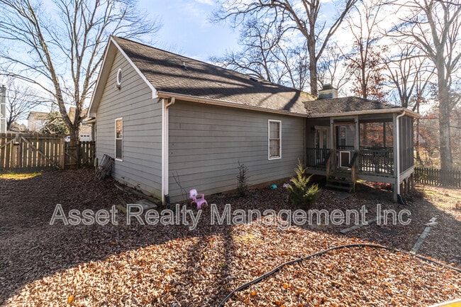 Building Photo - 1405 Wenlock Rd