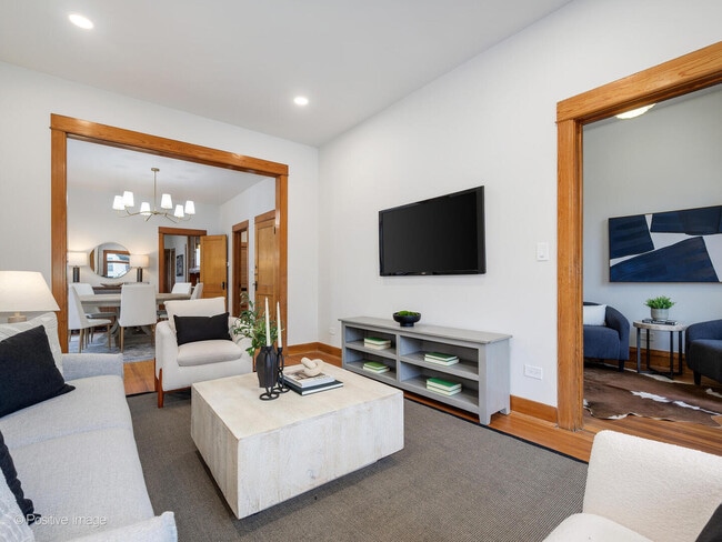 Building Photo - 1415 W George St