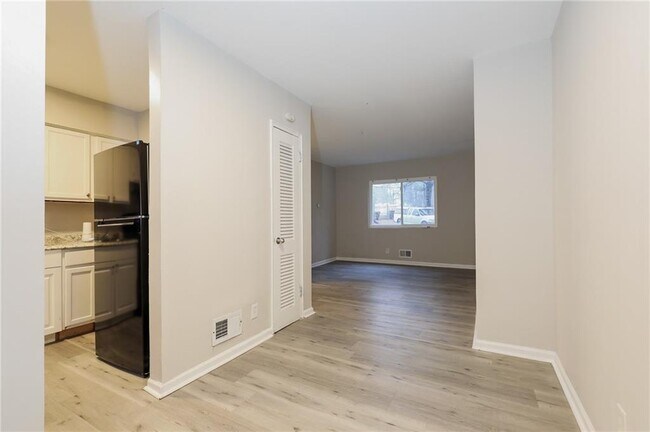 Building Photo - 2841 Belvedere Ln