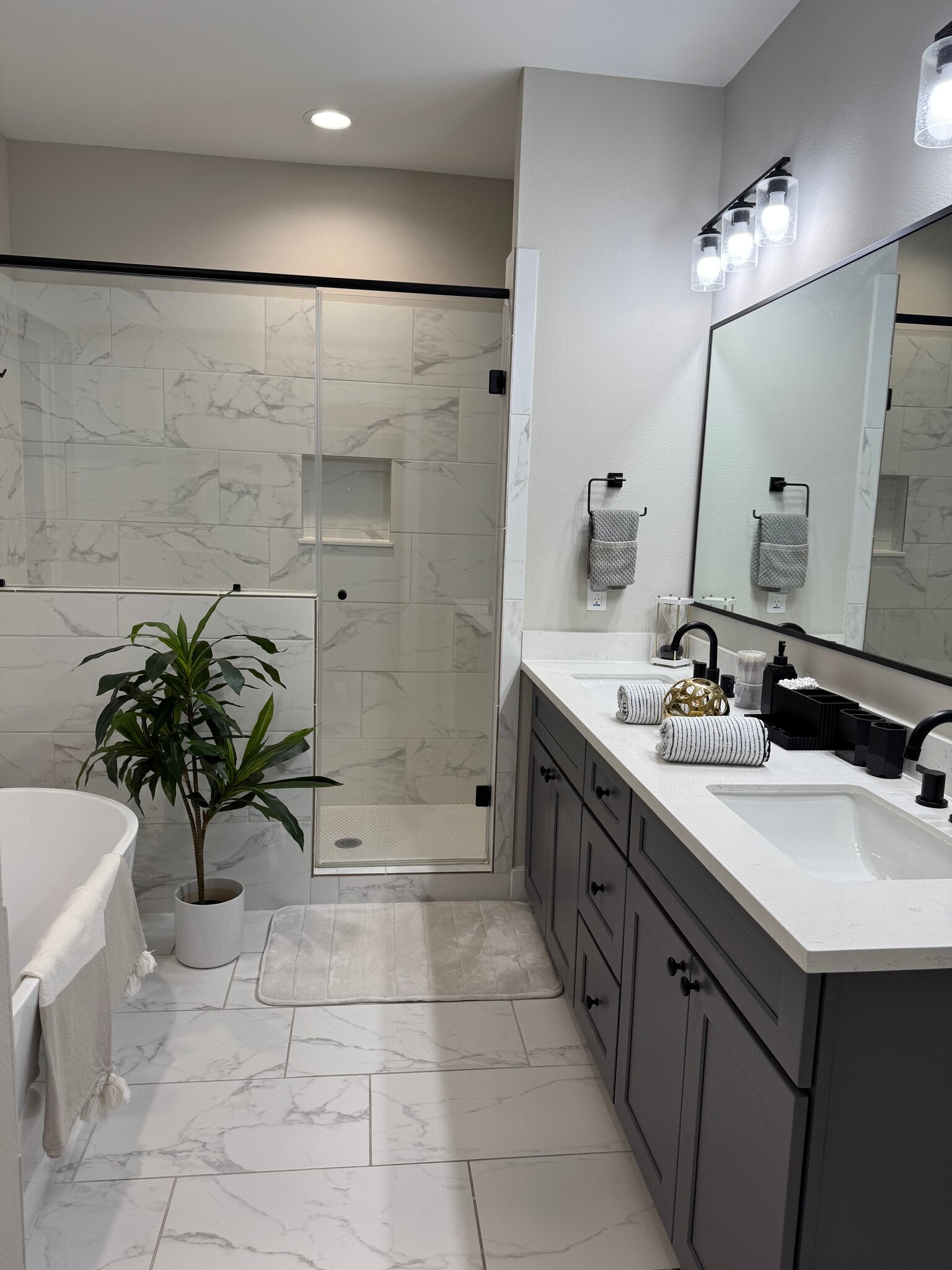 Master bedroom restroom - 3208 Bostic St