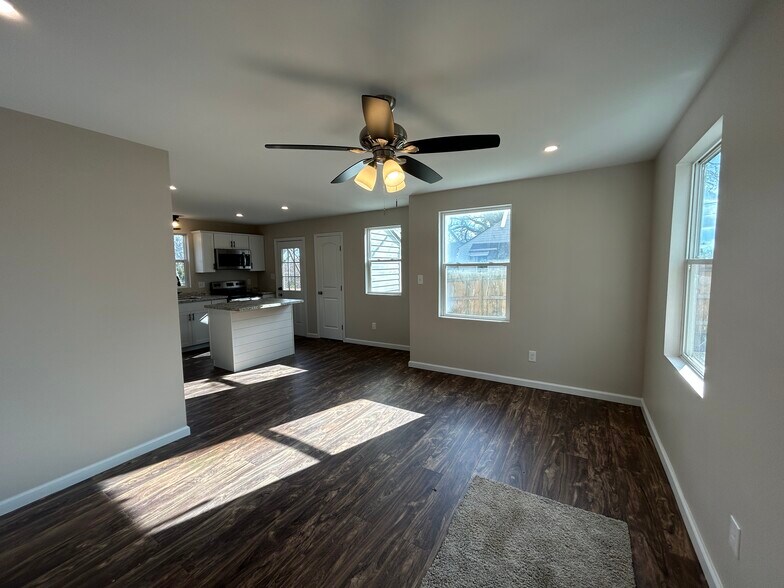 Living/Kitchen - 612 Hillview Rd