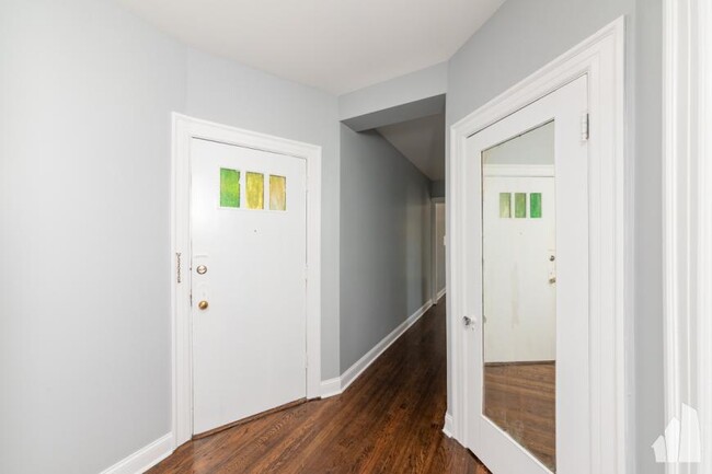 Building Photo - 5 bedroom in Evanston IL 60202