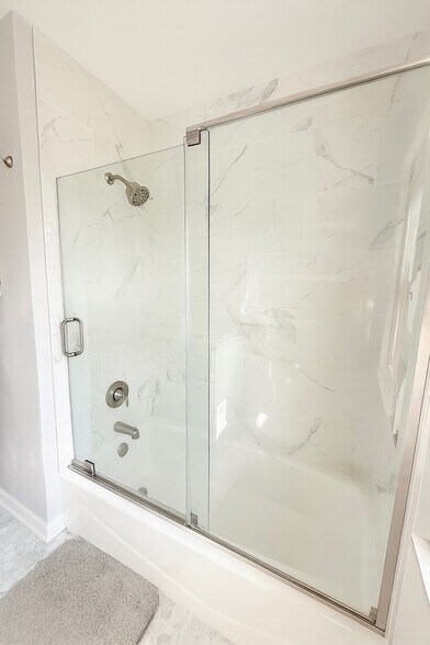 Building Photo - 1805 Beaconwood Ave