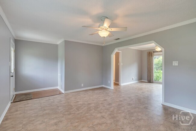 Building Photo - 319 Tanglewood Rd