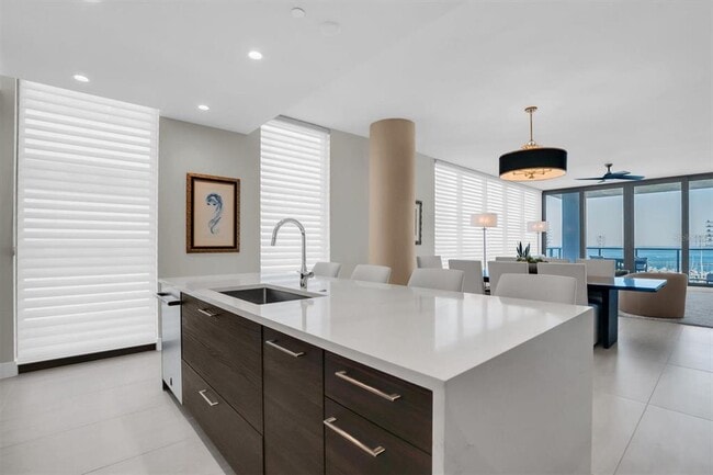 Building Photo - 301 1st St S