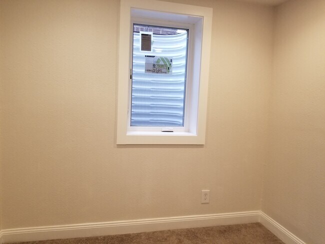 Building Photo - 2058 Sumac St