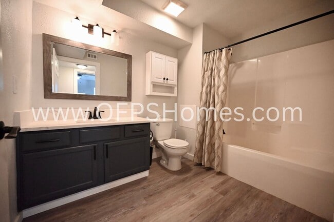 Building Photo - Charming 1-Bedroom Condo in Prime Destin Location