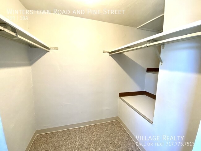 Building Photo - Large 2-Bedroom Townhome in Red Lion! Pati...