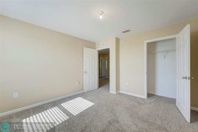 Building Photo - 1566 Lexington Square SW