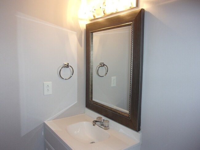 Building Photo - 1711 Eagles Pl