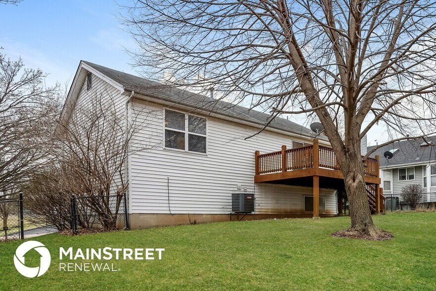 Building Photo - 2 Aspen Pointe Dr