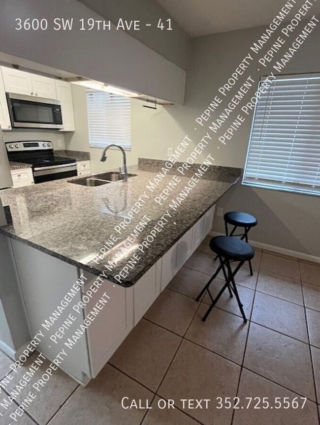 Building Photo - 3600 SW 19th Ave