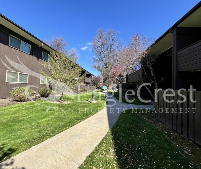 Building Photo - Convenient 2 Bedroom 2 Bathroom Condo Living "In The Trees" with On-Site Amenities