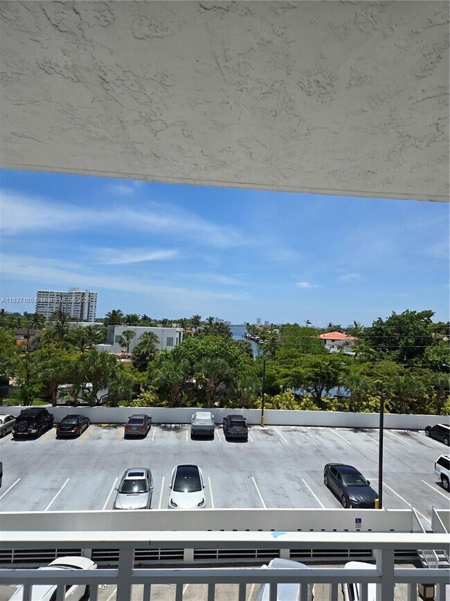 Building Photo - 2100 Sans Souci Blvd