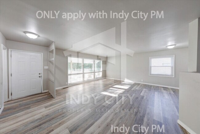 Building Photo - 3118 N Richardt Ave