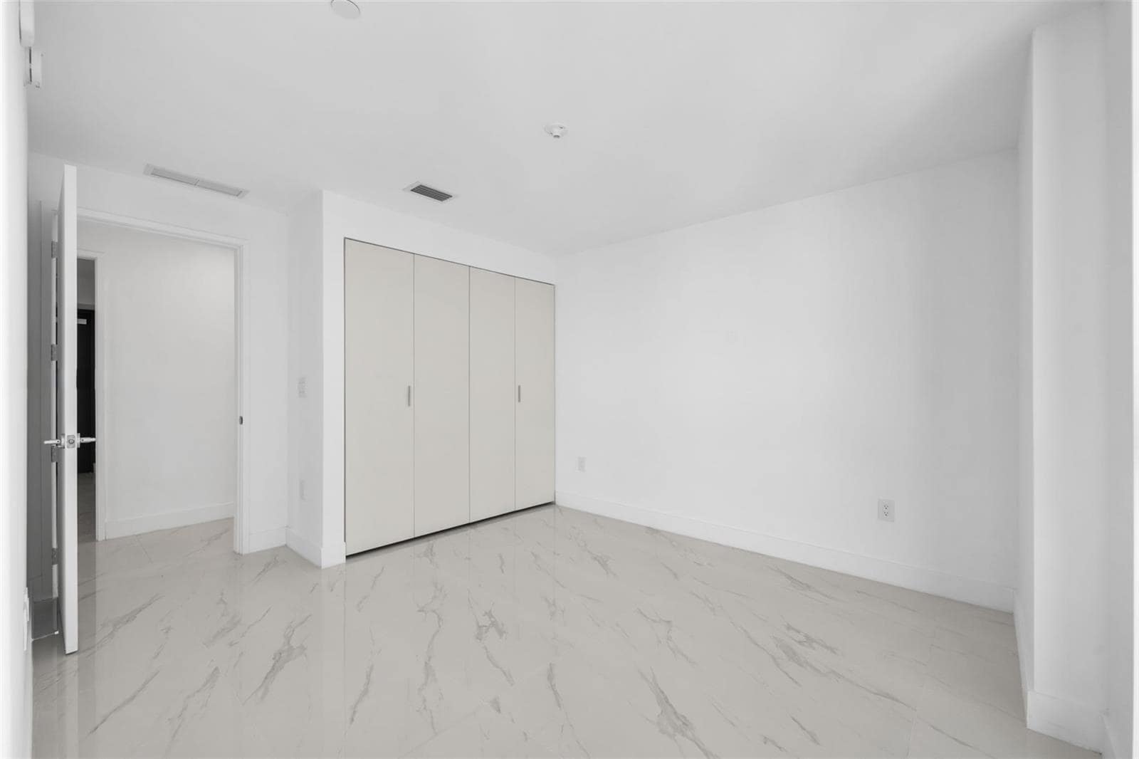 Building Photo - 700 NE 24th St