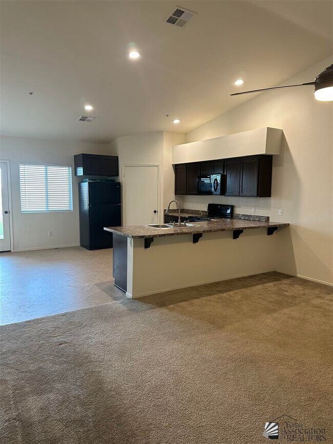 Building Photo - 3749 S Desert Sky Dr