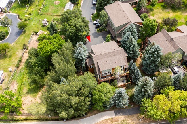 Building Photo - 562 Evans Ct